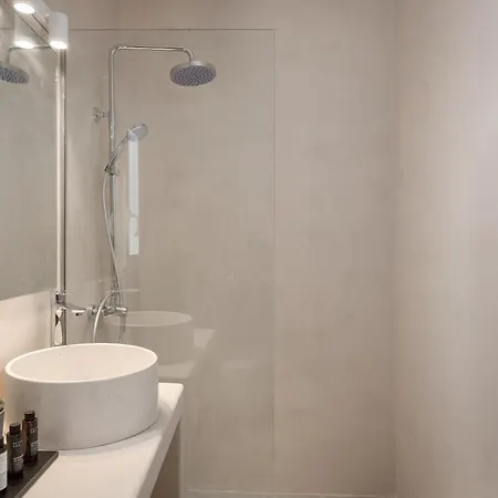 Kythea Daire Kythnos